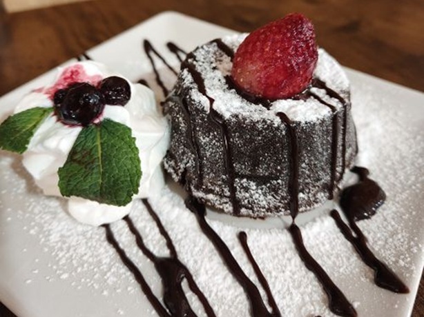 coulant de chocolate, postre de chocolate, comida argentina, martín fierro